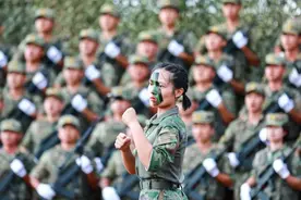 现场，他们齐唱“战争就在下一秒”图片