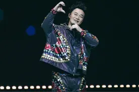 陈奕迅年底狂唱25场，你是哪一首听哭的？图片