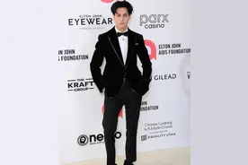 被 DSQUARED2 所青睐的十九岁男网红图片