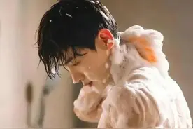 男星身材没料还敢脱：白斩鸡，道具型男，真腱子肉，差距一目了然图片