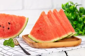 一家三口吃西瓜吃进了医院！隔夜西瓜到底能不能吃?一文讲清楚图片