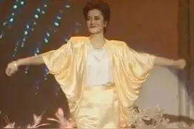 春晚40年女星造型史，前卫绝美的开创时尚，混进奇怪好笑的更抢戏图片