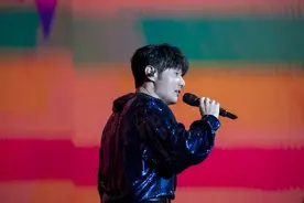 多图来袭~李荣浩“纵横四海”嗨唱贵阳 现场效果“不将就”图片