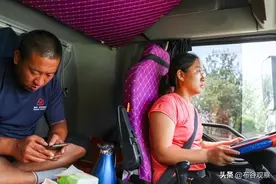 “夫妻车”成大货车主流，里面坐的是真夫妻吗？过来人告诉你答案图片