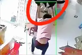 疯狗袭击熟睡女儿，父亲舍臂暴摔营救，爱狗人士：应该先安抚它！图片