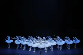 苏联播放《天鹅湖》，美国记者看出破绽，抢先宣布安德罗波夫逝世图片