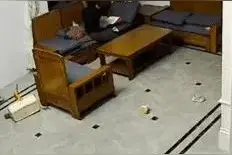 “令人痛心”4岁女孩被狂扇耳光足足5分钟后续：妈妈选择认命了图片