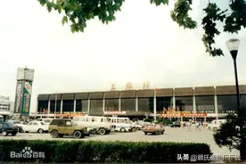 苍蝇为何总绕着一只红旅行箱转？03年上海火车站行李箱藏尸案始末图片