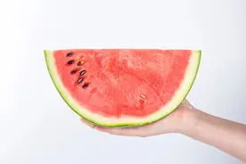 “吃瓜群众”千万别这么做！图片