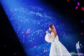 不是要听歌！梁静茹演唱会沈阳站开唱。现场的观众齐喊：开空调图片