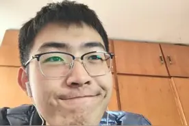 过几年上网课的医学生就要主刀了，医学生直言，我劝你不要生病图片