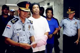 带梅西“出道”，从资产2500万到仅剩6元，小罗的“别样”人生图片