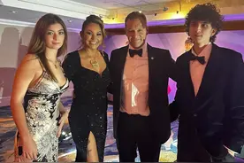 何鸿燊家族第四代成员罕露脸，18岁曾外孙帅气高挑，纯西方人脸孔图片