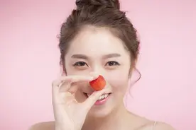 别再被骗了，这些样子都是正常的乳房！真正要注意的是这4种异常图片