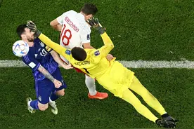 梅西回应错失点球：罚丢让我愤怒，但在我犯错后球队更强大了图片