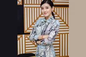 越南“第一美女”有多撩人？身材好气质佳，网友：太自律了图片