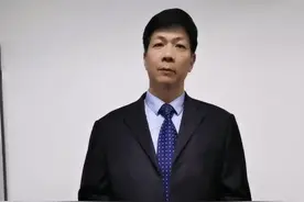 王玉青又换新律师了，这个律师似乎也被开了。[看]