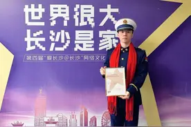 曾在昏迷中哭喊“不要管我，快跑”的长沙“00后”消防员，站上了领奖台图片