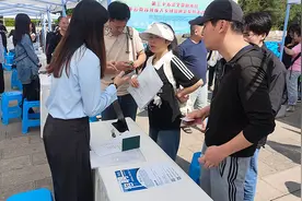 云南省2025年残疾人就业专场招聘会在昆明举行图片
