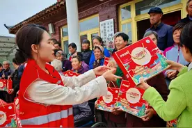 固原市“驼铃公益·点亮固原”中秋送温暖活动圆满落幕图片