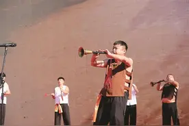 刘  毅  让临县唢呐声声作响图片