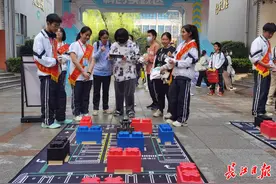 “我向往这样的高中！”武汉一中举办“沉浸式”校园开放日图片