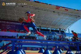 用镜头记录拼搏瞬间图片