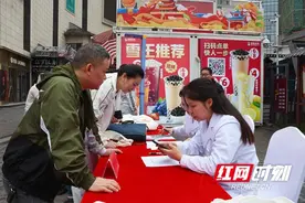 张家界市开展第36个爱国卫生月“健康城镇，健康体重” 主题宣传活动图片