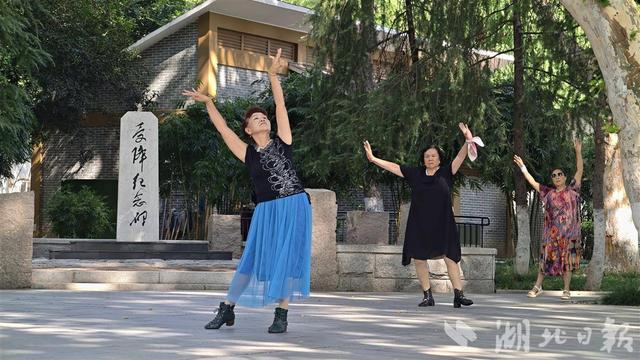 从历史硝烟到和平欢歌 中山公园内幸福绽放