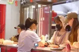 金价一路狂奔背后的财富故事，两大根本原因推动金价“升升不息”图片