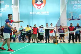 ​8支队伍循环决赛比一天！杭州这所学校的亲子羽毛球比赛好硬核图片