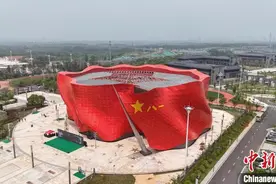 南昌军事主题公园轻武器馆开馆 1552件轻武器展现英雄荣光图片