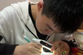 钢琴十级、艺考辽宁省第一！视力不足0.1的励志少年追梦音乐……图片