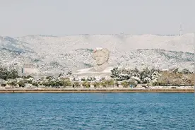雪后初晴，一览这叹为观止的长沙橘子洲和雪山同框的绝美雪景图片