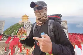 当年轻人“熬一个夜，爬一座山”图片