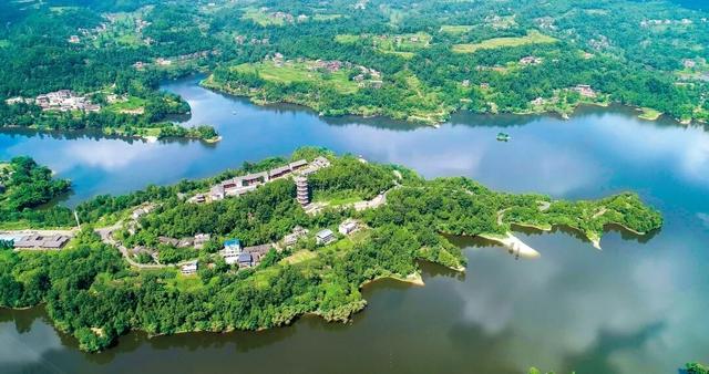 乘上高铁趣巴中，多重优惠享不停！