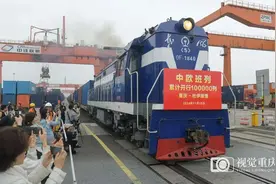 重庆瞭望|中欧班列“10万+”的启示图片