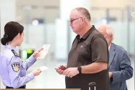 一套丝滑“连招” 让众多外国游客惊叹“好city的中国”图片