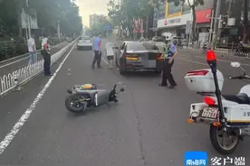 致2伤！凌晨海口一电动车与小车相撞，交警一查：2名驾驶员均醉驾图片