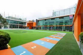 双语教学，滑雪馆、赛艇桨池、攀岩墙全都有图片