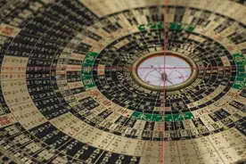 董事长为运势找大师给自己和员工改名？多名员工证实，公司否认图片