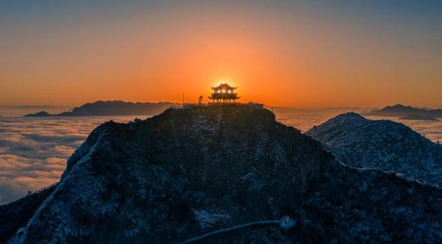 大巴山里惊现“天宫”，云雪映衬好“光景”