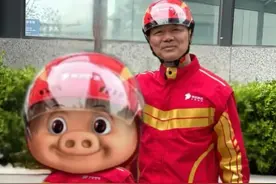 刘强东取外卖监控视频曝光！老板娘回应没认出他：当时太忙了没注意图片