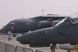 运-20首次飞抵南非，亮相南非航空航天与防务展图片