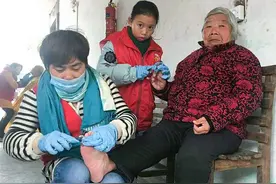 徐爱丝：帮助老人就像照顾自己的父母图片