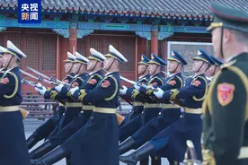 国旗护卫队和军乐团送新年祝福，约你一起直播看升旗图片