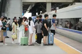 今天起，学生买火车票可提前20天预约！图片