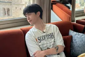 热搜爆了！范丞丞方回应恋情传闻：抵制偷拍图片