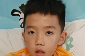 11岁男孩确诊淋巴瘤，单亲爸爸网上求助：儿子是我的全部，拼尽一切也要救他图片