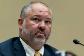 美媒：美国税局代理局长卷入马斯克与美财长之争，“任职仅72小时就被迫离职”图片